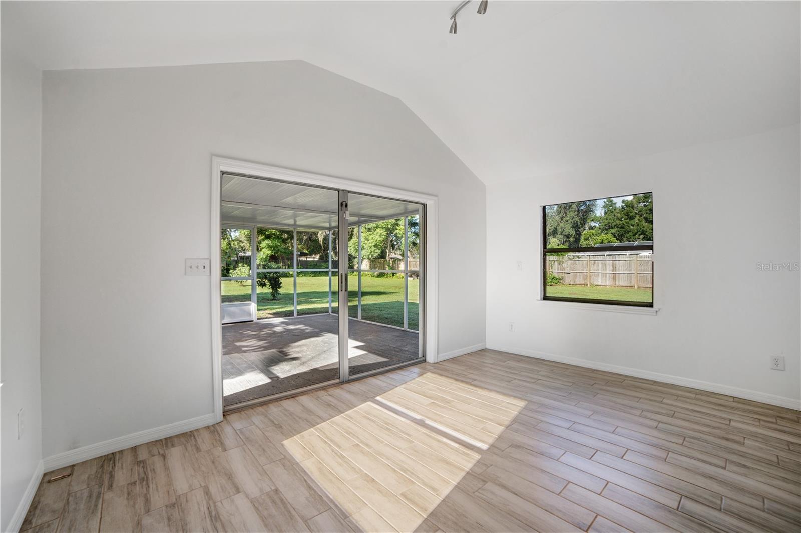 Image 31 of 40 For 2107 Lumsden Avenue