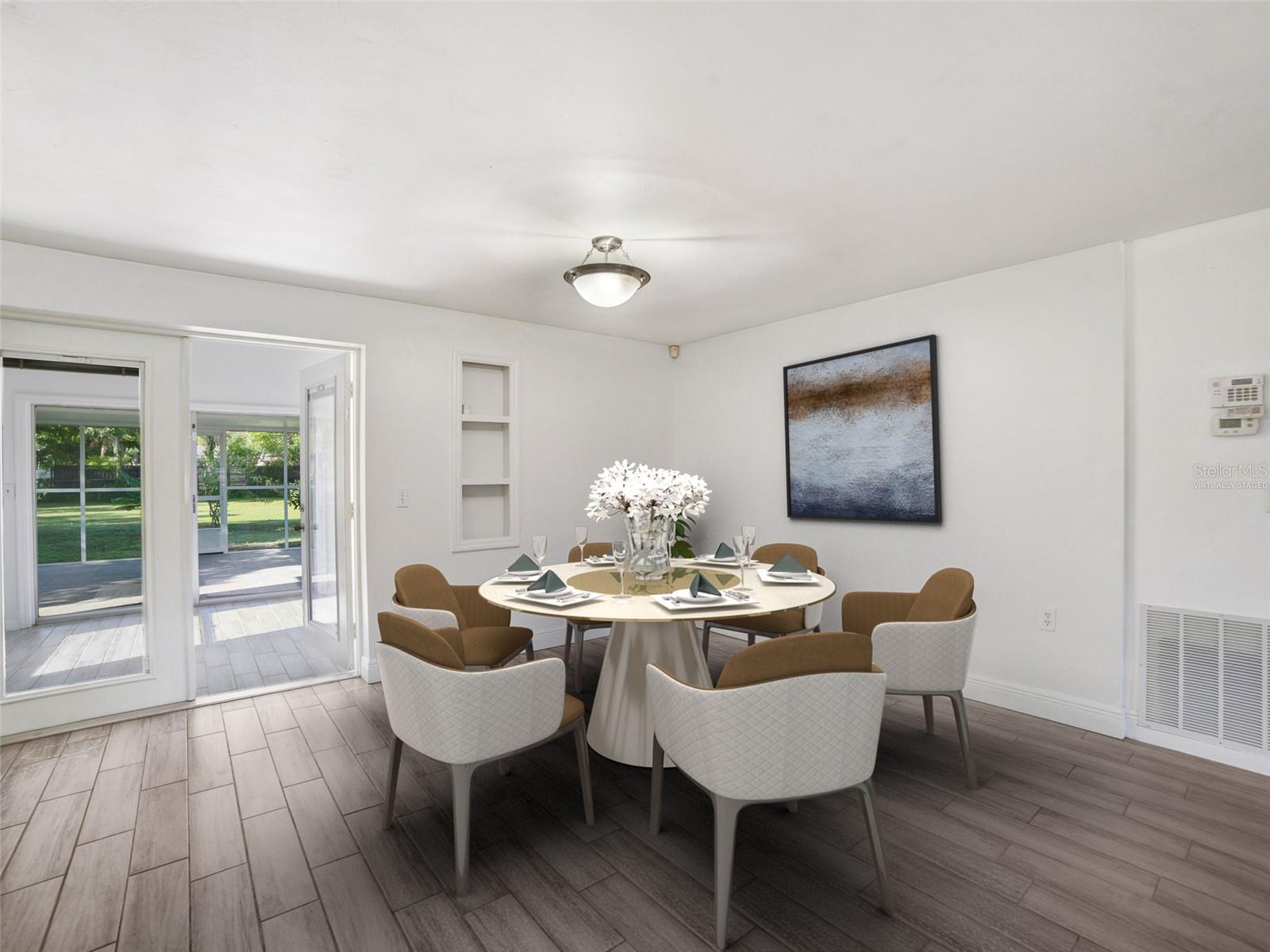 Image 6 of 30 For 2107 Lumsden Avenue