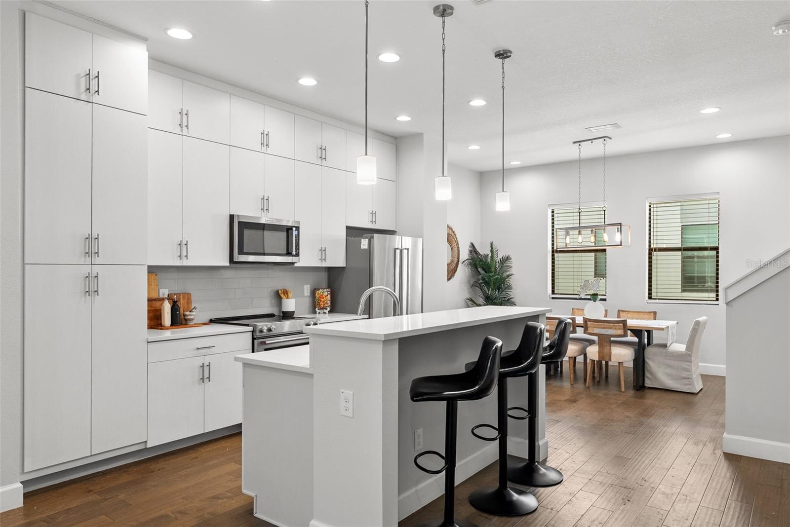 Listing photo id 9 for 1332 Gray Street 8