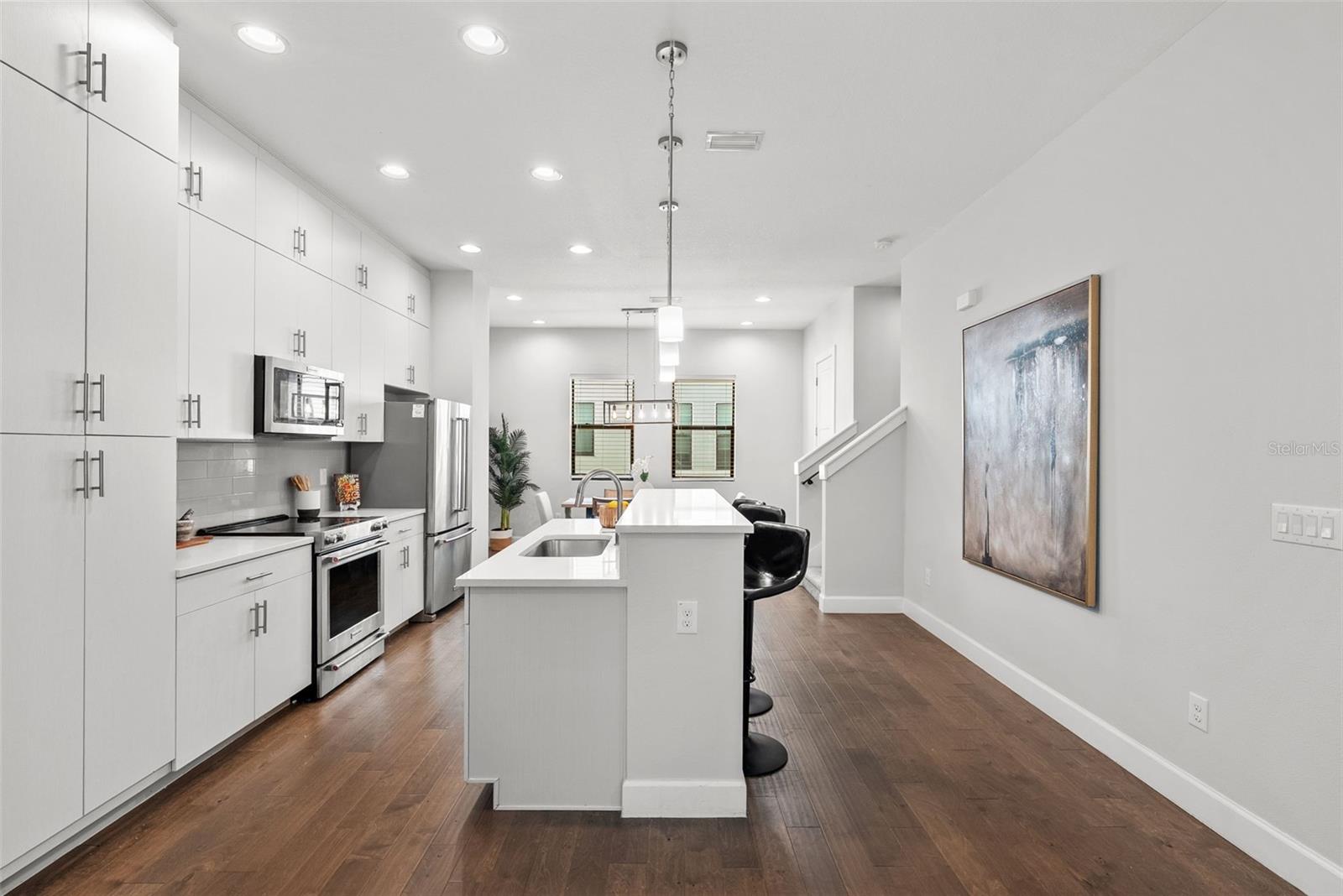 Listing photo id 10 for 1332 Gray Street 8