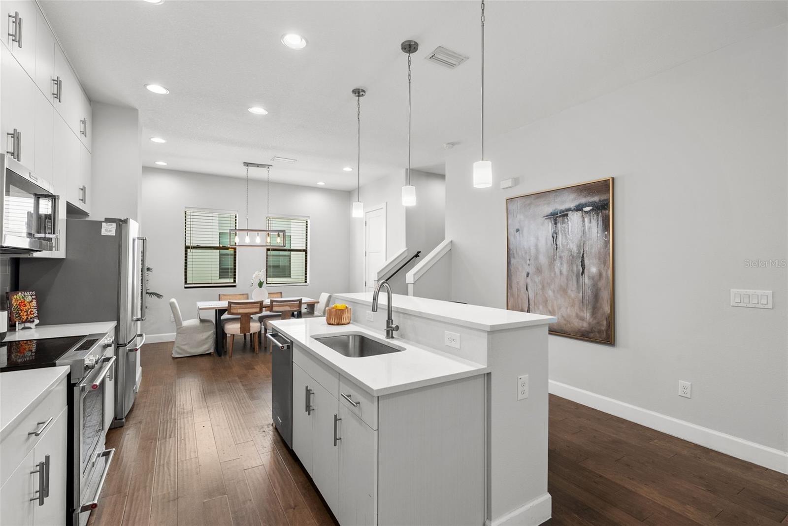 Listing photo id 11 for 1332 Gray Street 8