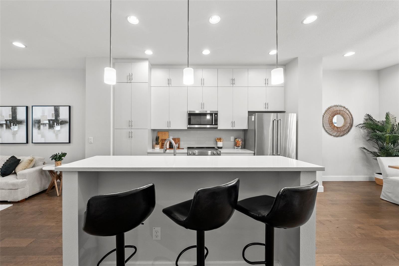 Listing photo id 12 for 1332 Gray Street 8