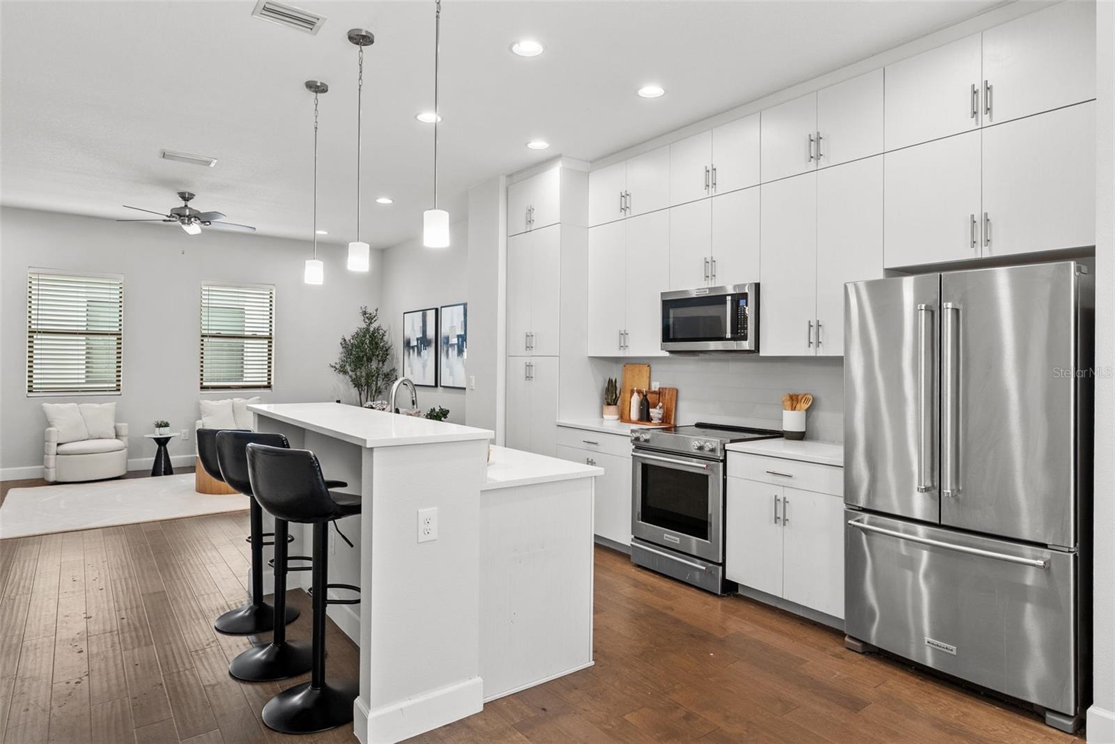Listing photo id 13 for 1332 Gray Street 8