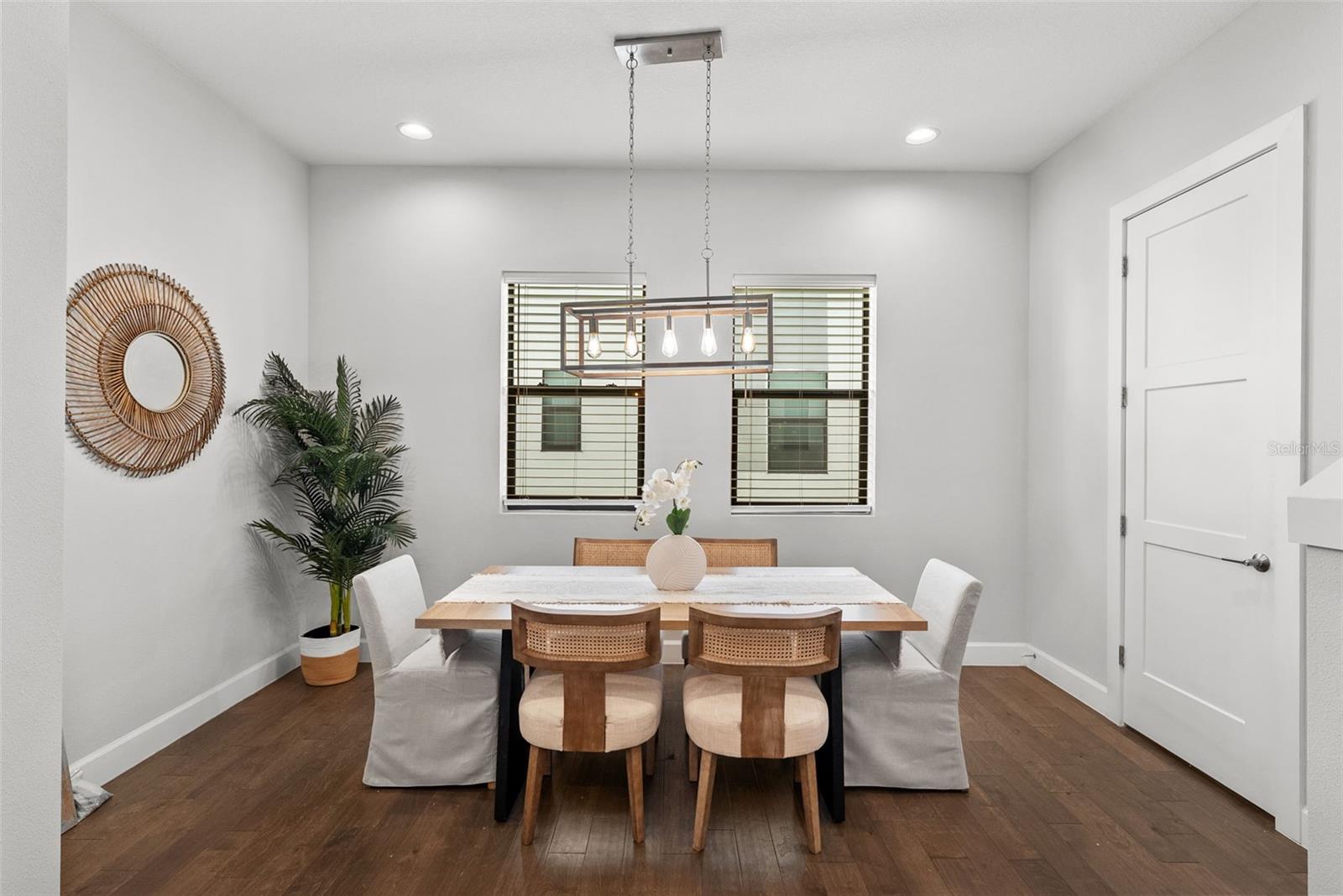 Listing photo id 14 for 1332 Gray Street 8