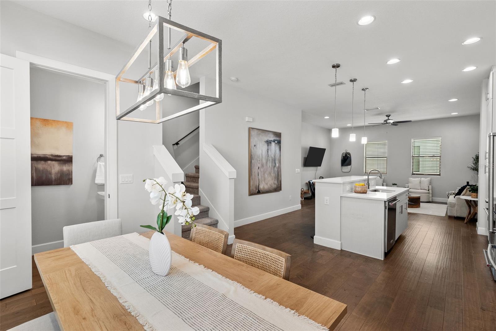 Listing photo id 15 for 1332 Gray Street 8