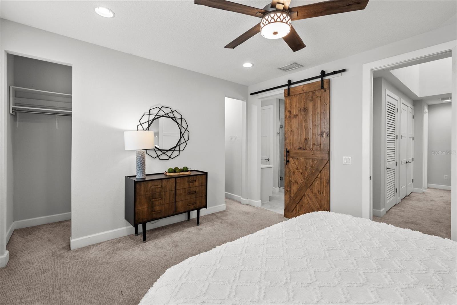 Listing photo id 18 for 1332 Gray Street 8