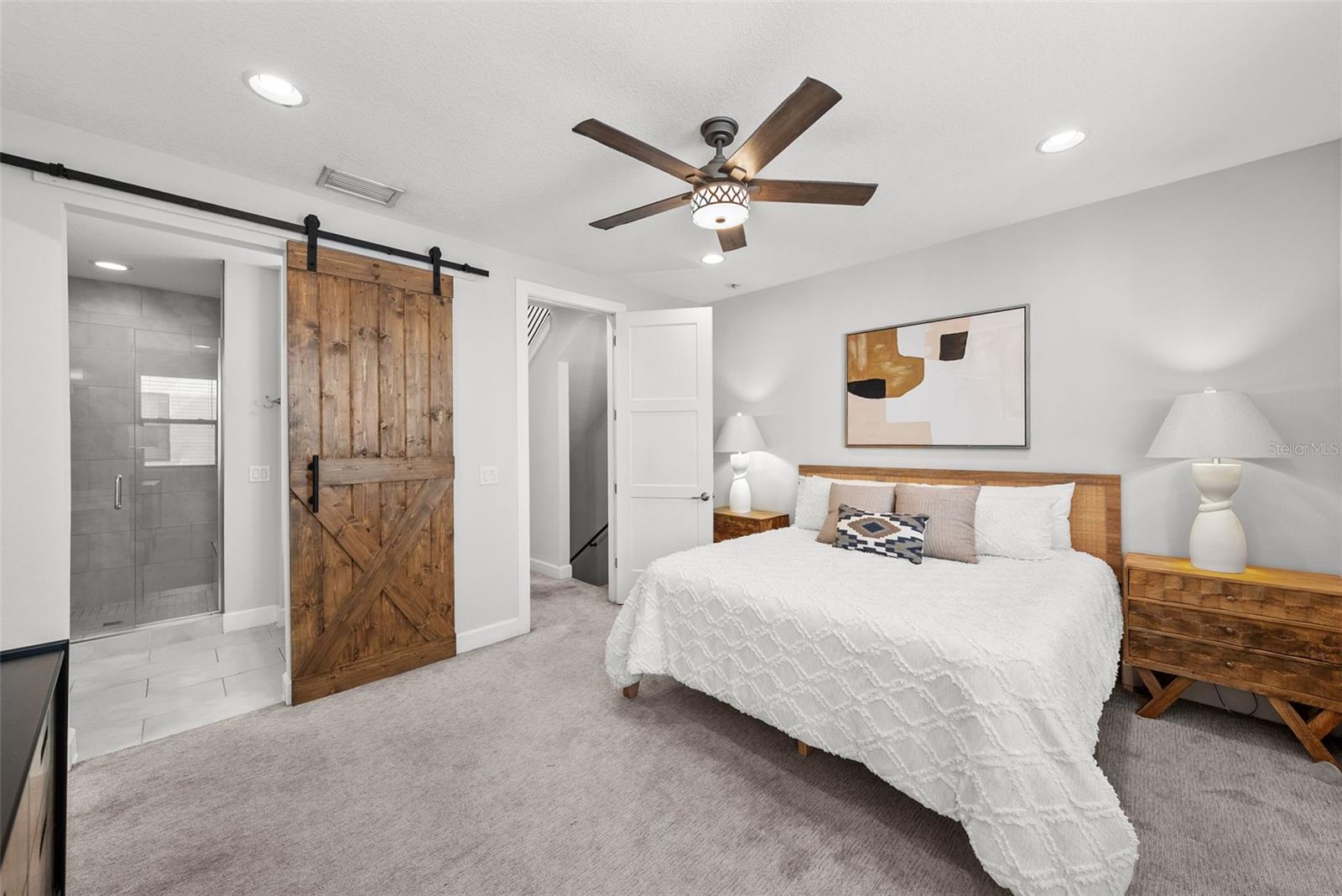 Listing photo id 19 for 1332 Gray Street 8