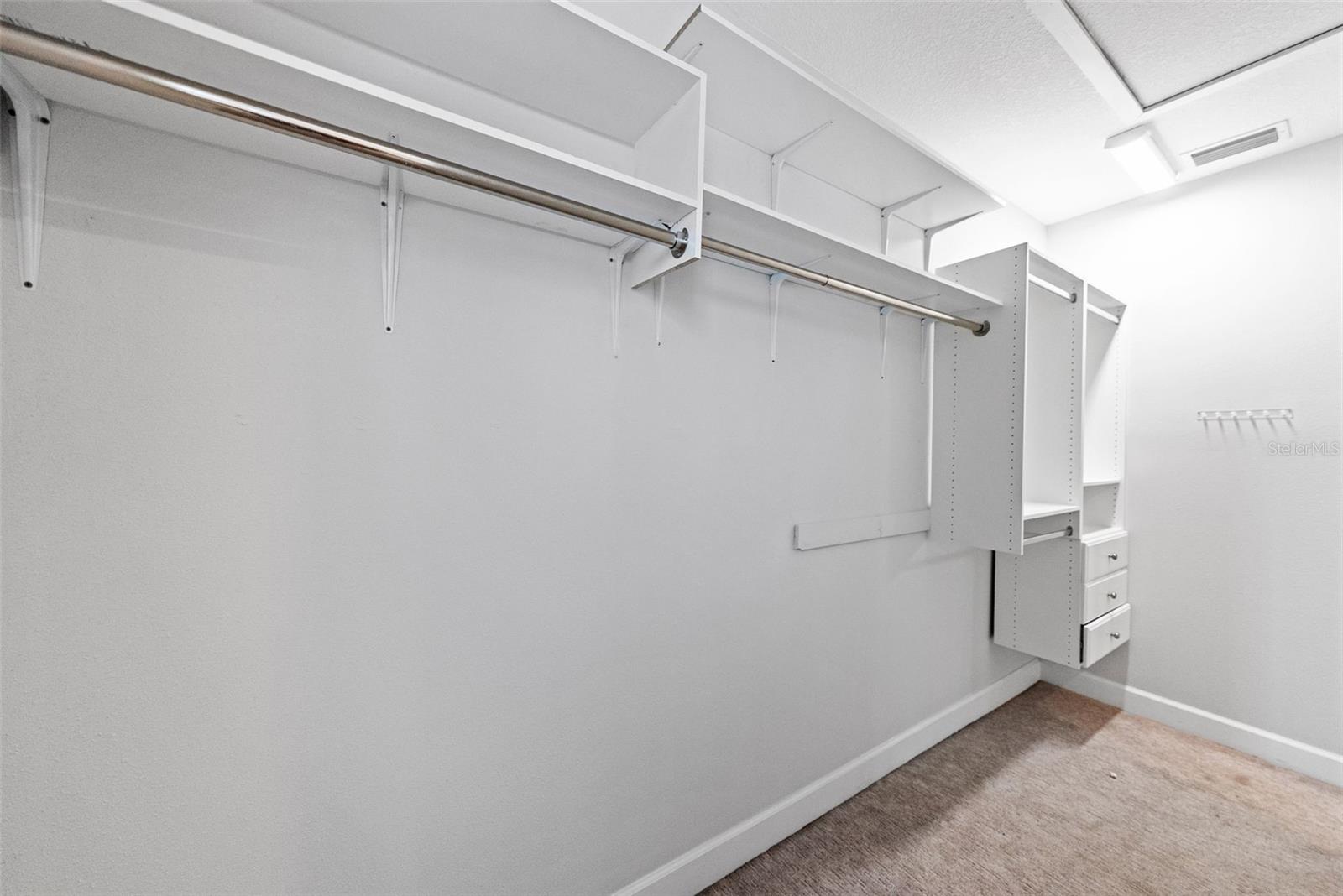 Listing photo id 21 for 1332 Gray Street 8