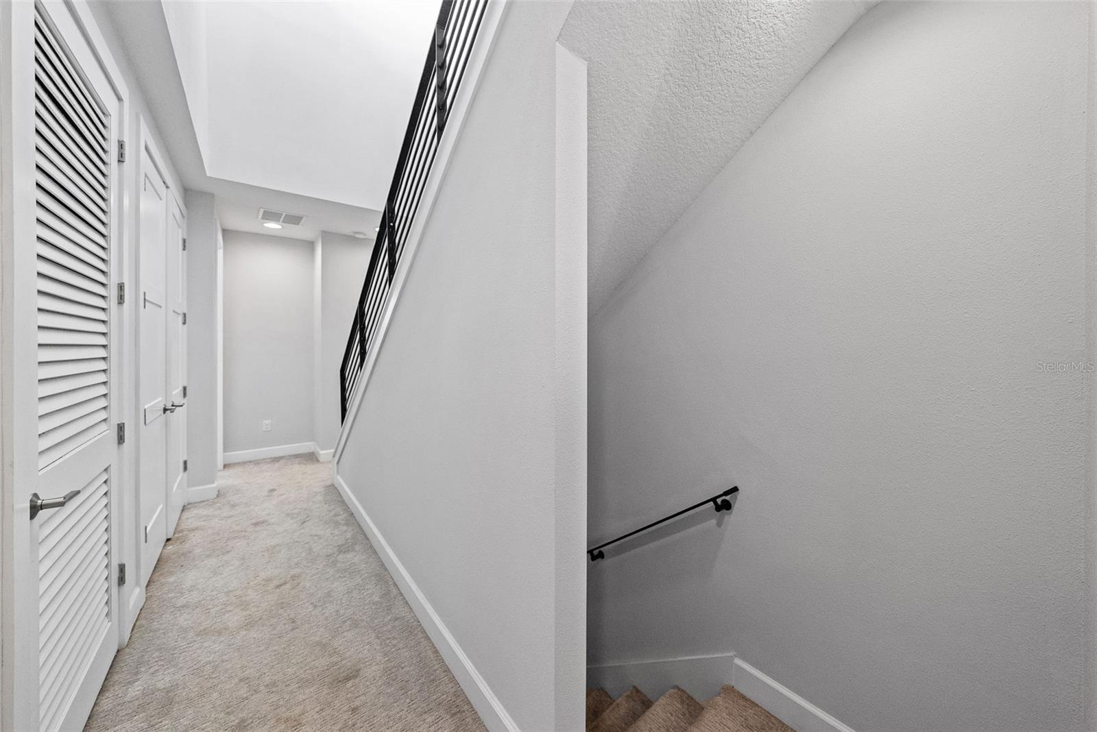 Listing photo id 26 for 1332 Gray Street 8