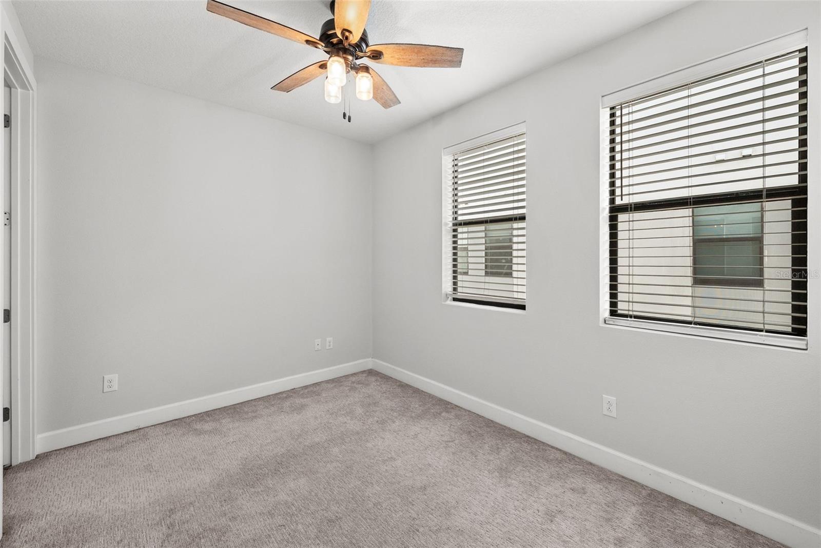Listing photo id 27 for 1332 Gray Street 8