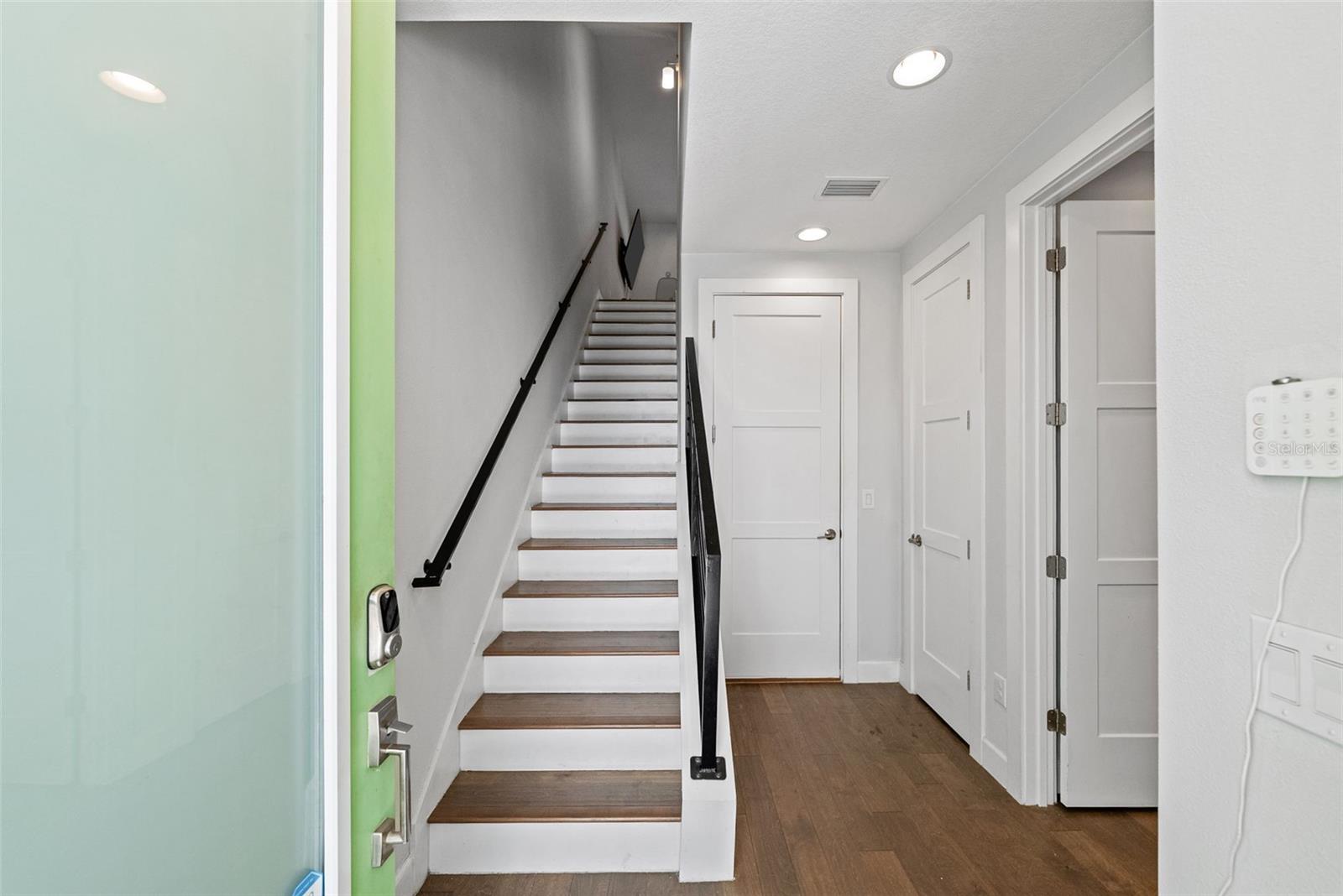 Listing photo id 1 for 1332 Gray Street 8