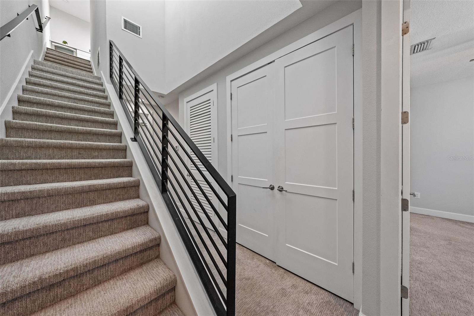 Listing photo id 30 for 1332 Gray Street 8