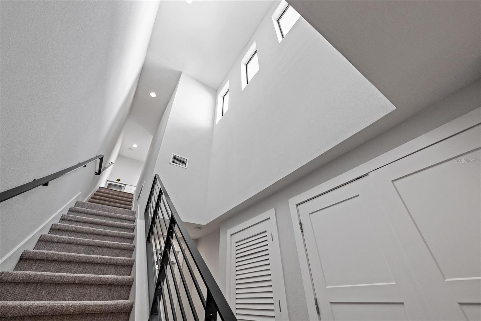 Listing photo id 31 for 1332 Gray Street 8