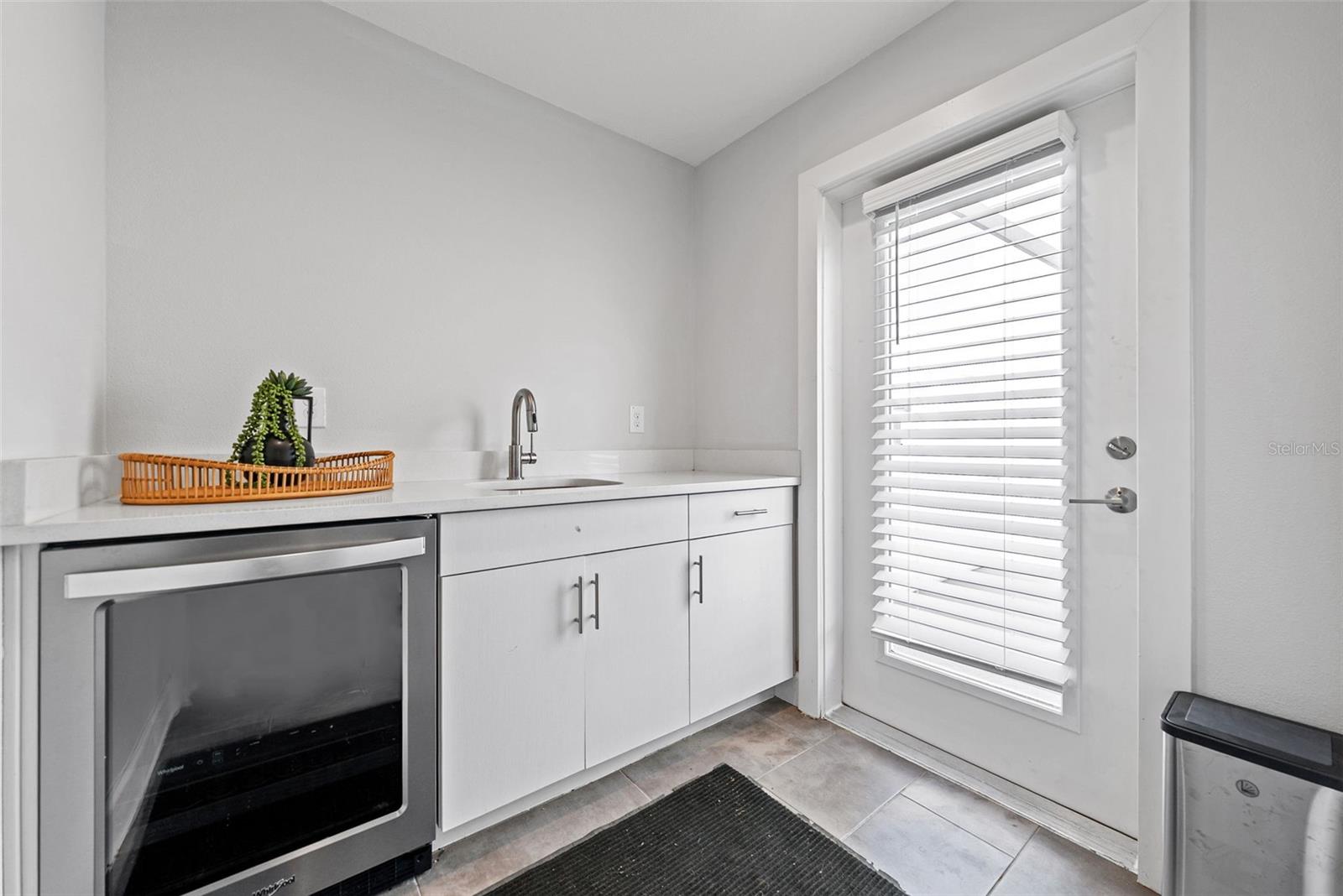 Listing photo id 33 for 1332 Gray Street 8