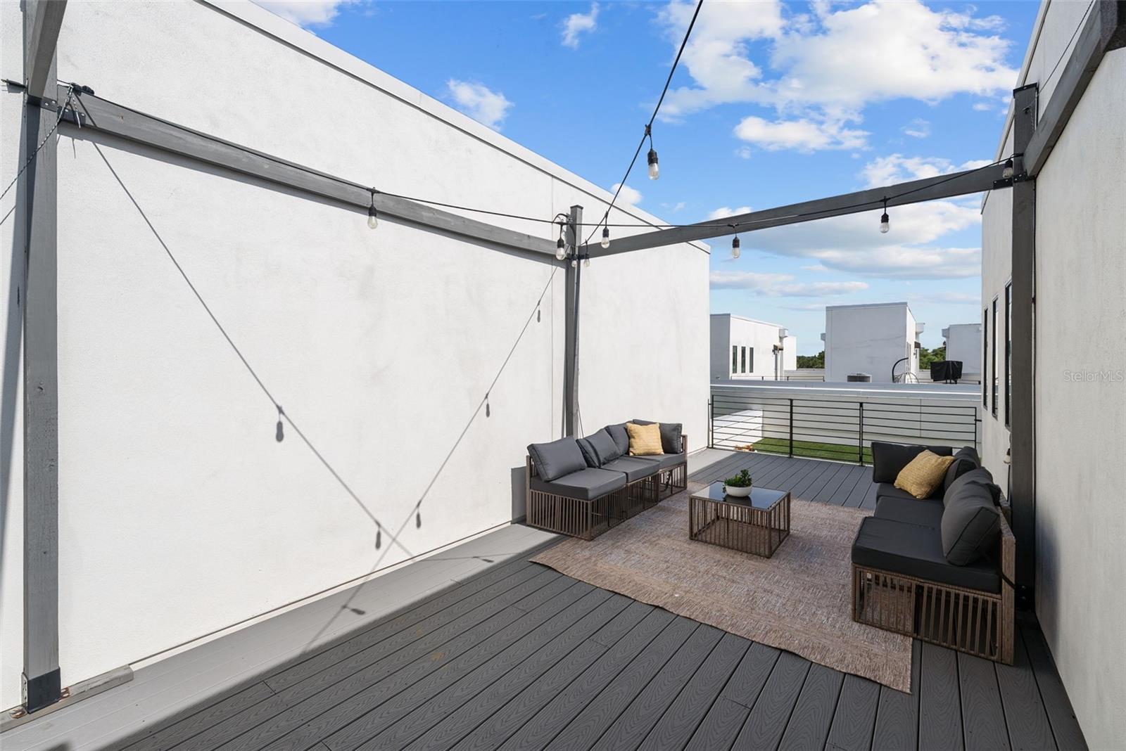 Listing photo id 34 for 1332 Gray Street 8