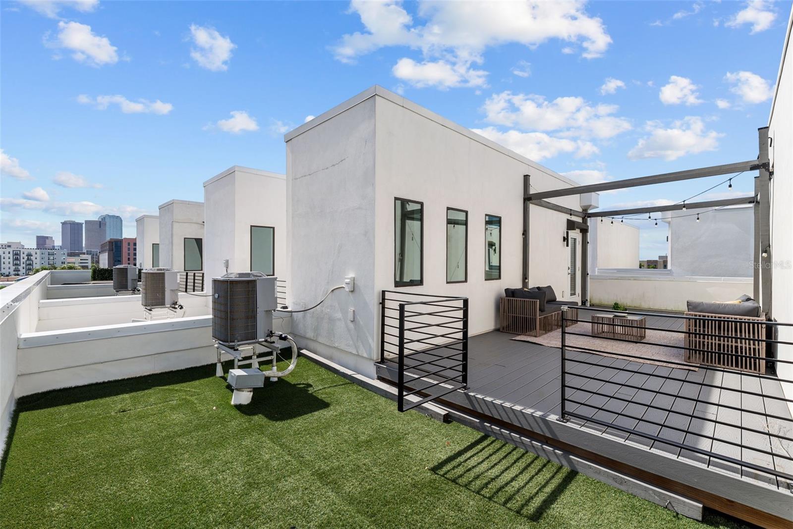 Listing photo id 35 for 1332 Gray Street 8