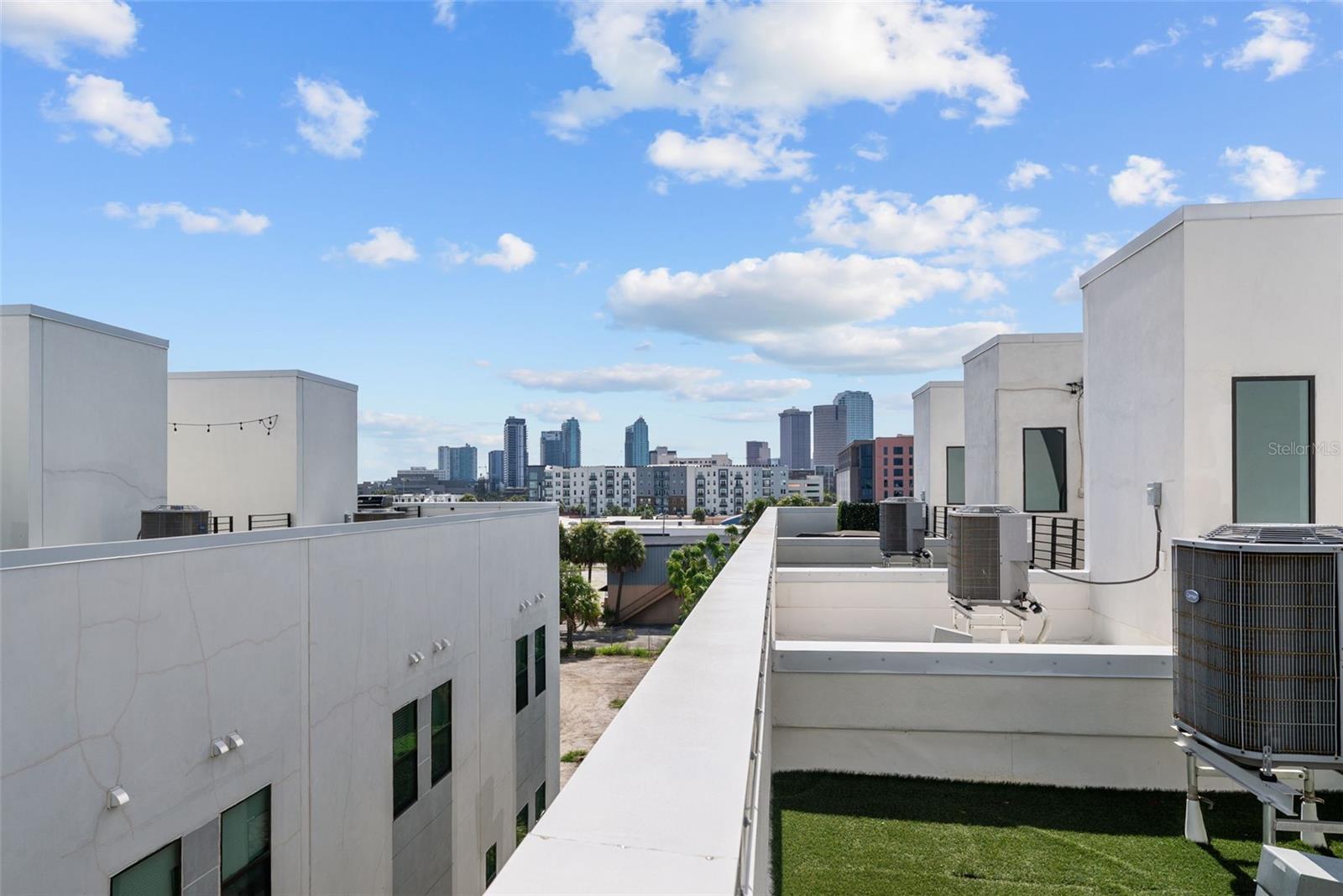 Listing photo id 36 for 1332 Gray Street 8