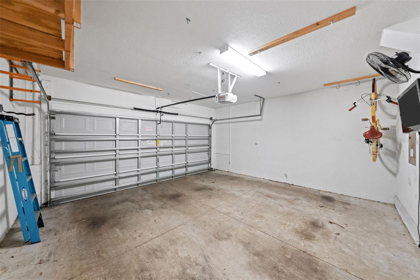 Listing photo id 37 for 1332 Gray Street 8