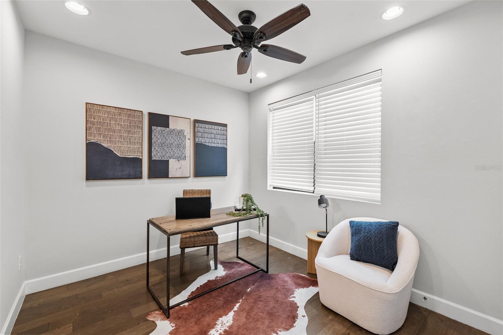 Listing photo id 2 for 1332 Gray Street 8