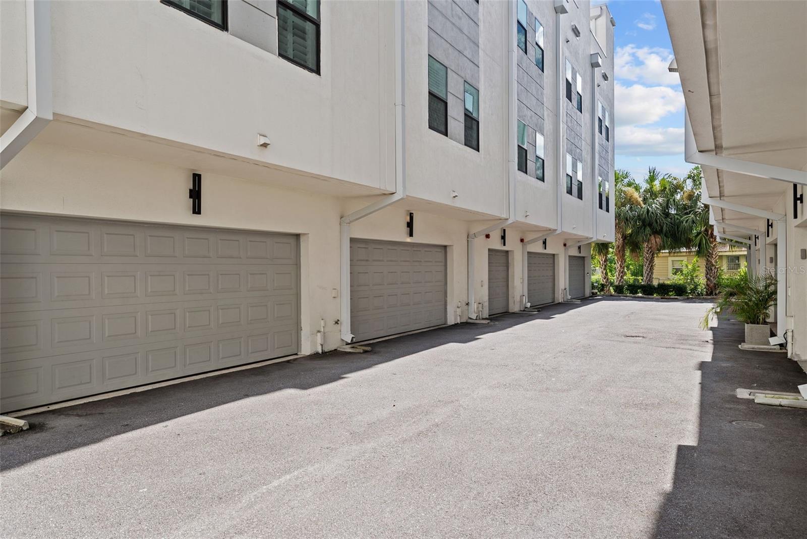 Listing photo id 38 for 1332 Gray Street 8