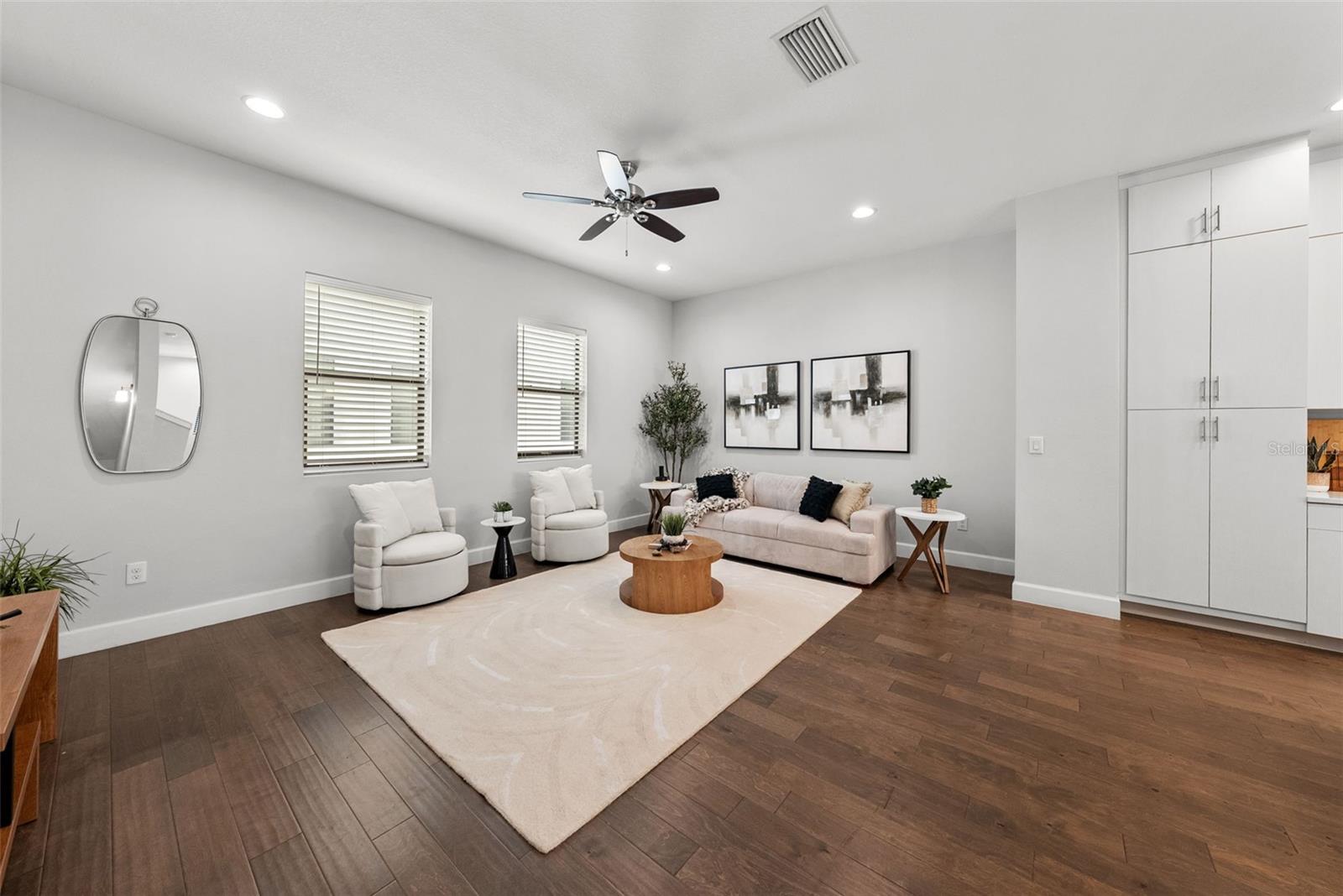 Listing photo id 5 for 1332 Gray Street 8