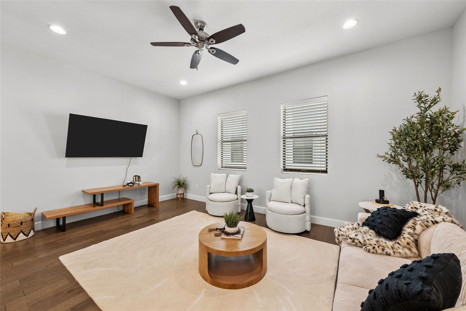 Listing photo id 7 for 1332 Gray Street 8
