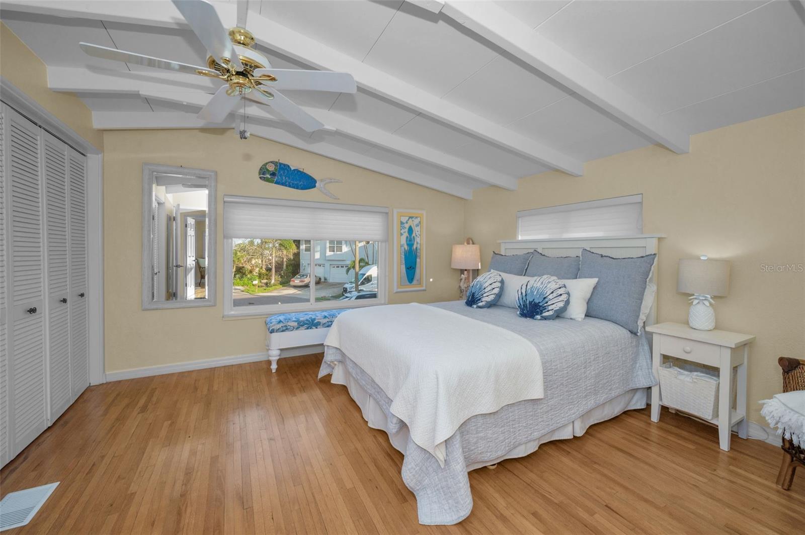 Image 37 of 43 For 16137 4th Street E