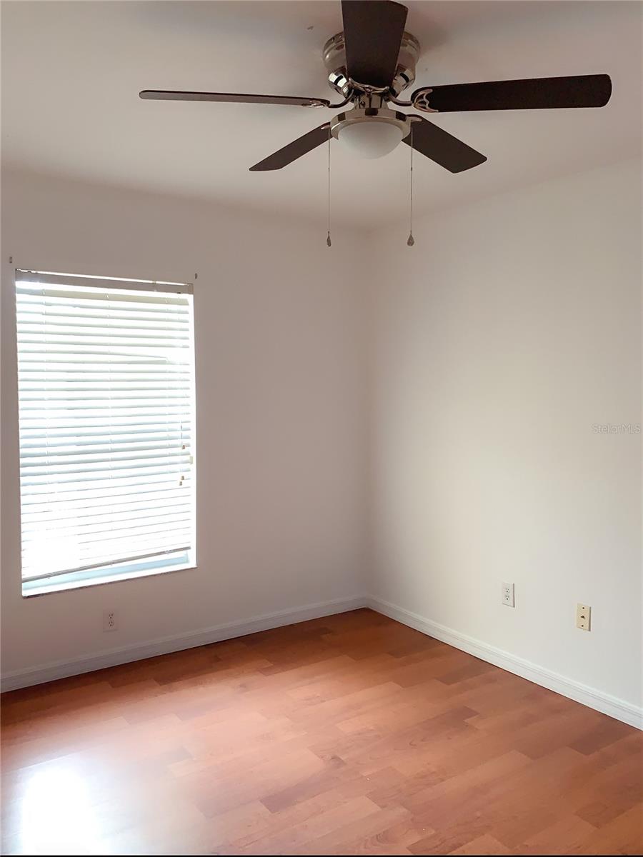 Image 11 of 36 For 8013 Sutton Terrace Lane