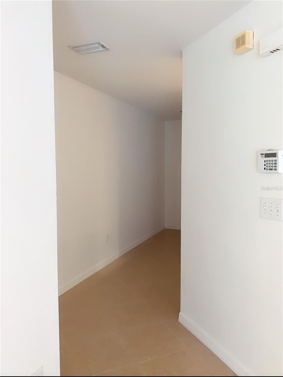 Image 7 of 36 For 8013 Sutton Terrace Lane
