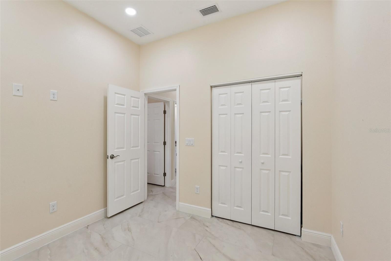 Image 31 of 69 For 33433 Loop Court