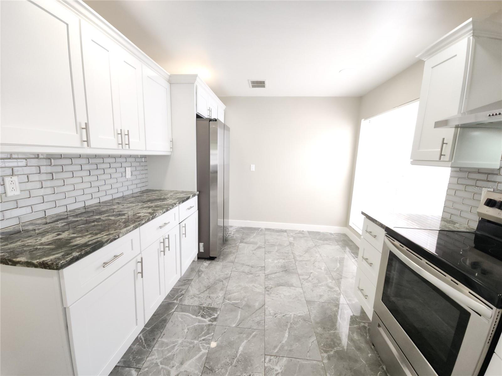 Listing photo id 12 for 11653 Orleans Lane
