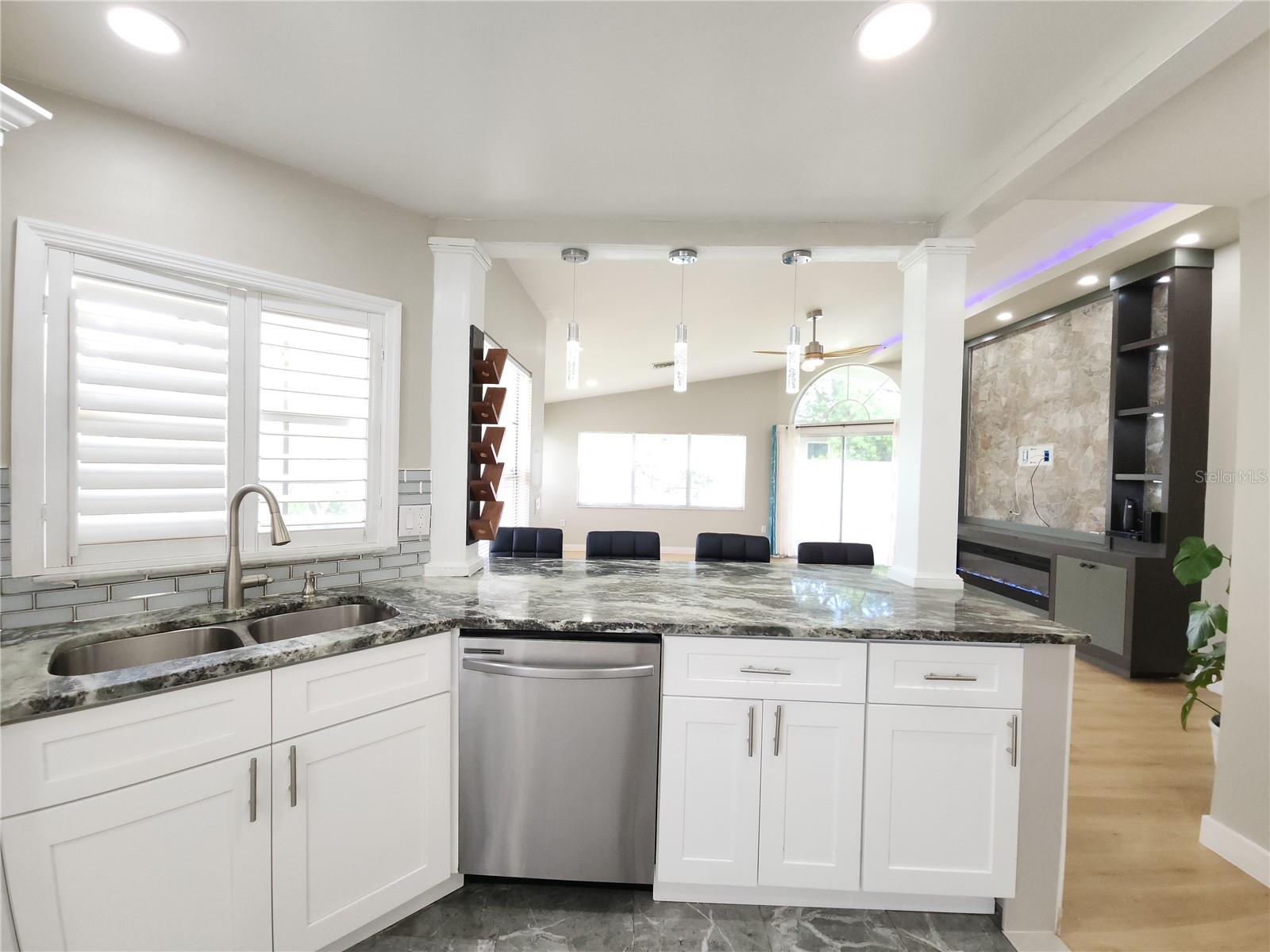 Listing photo id 13 for 11653 Orleans Lane