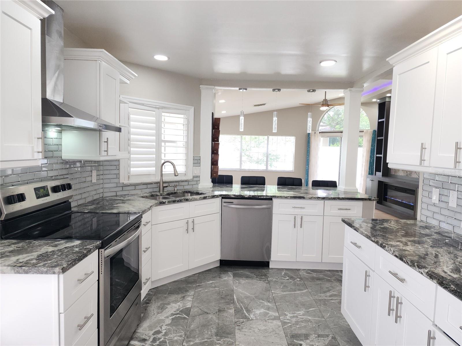 Listing photo id 15 for 11653 Orleans Lane