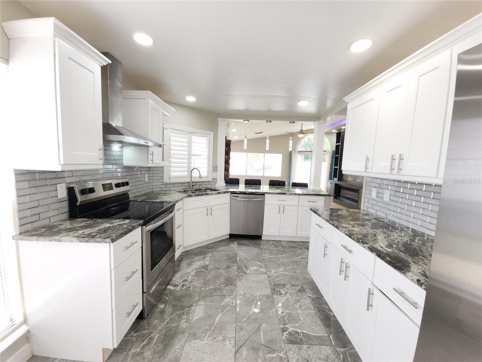 Listing photo id 16 for 11653 Orleans Lane