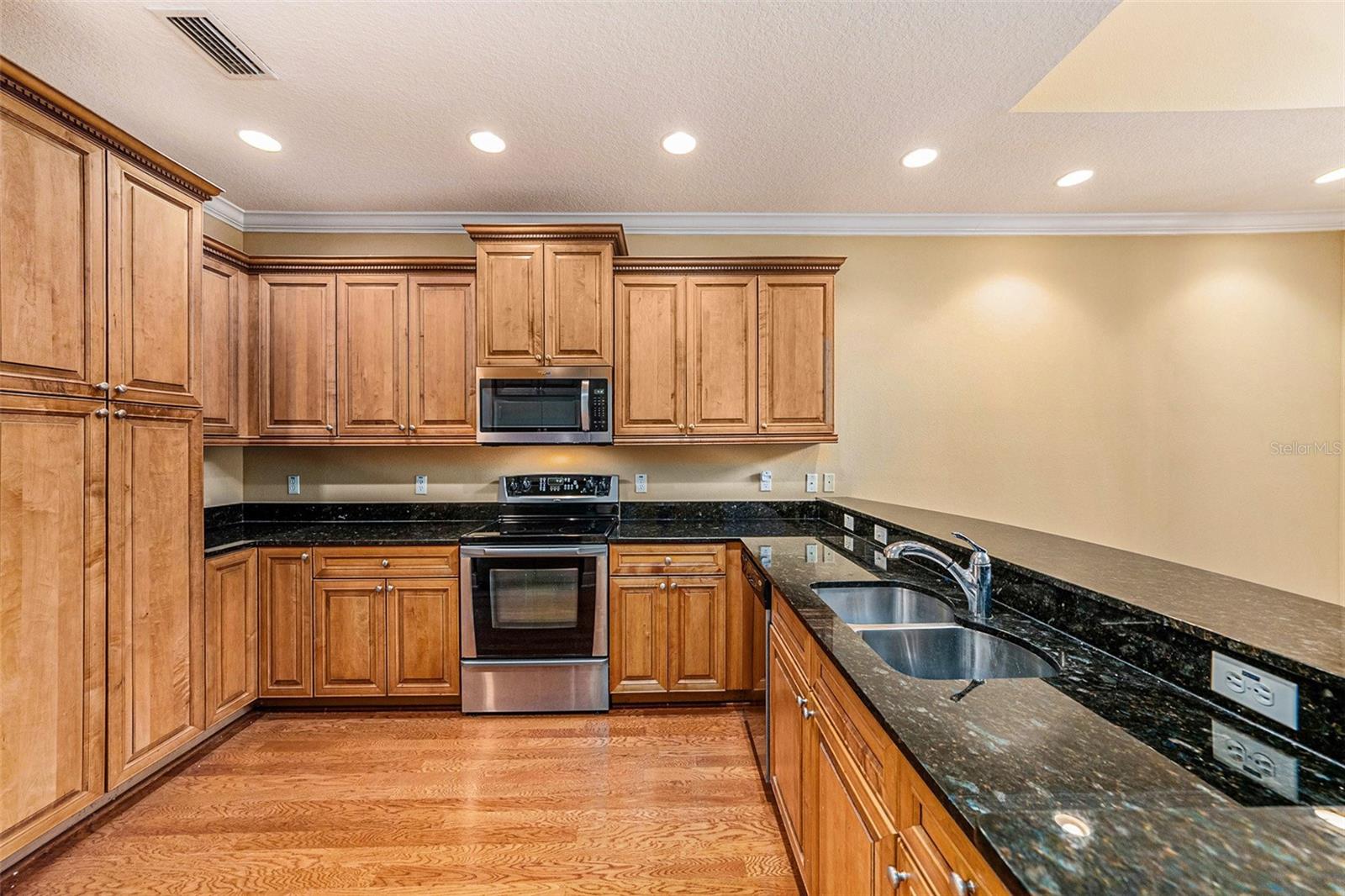 Image 6 of 21 For 230 Valencia Circle