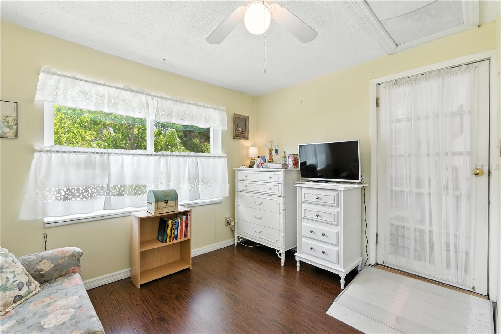 Image 13 of 34 For 8151 36th Avenue N