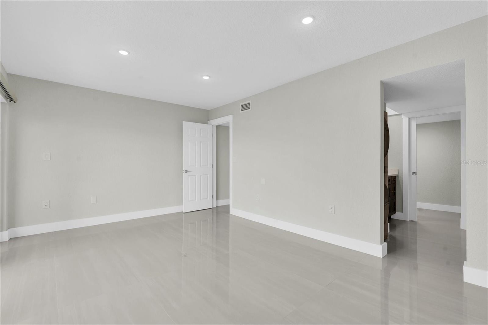 Image 19 of 46 For 7540 Sunshine Skyway Lane S P10