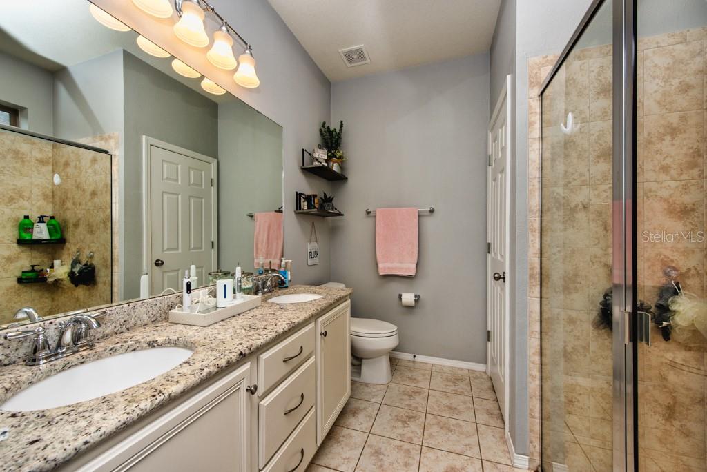 Listing photo id 12 for 1942 Trillium Boulevard