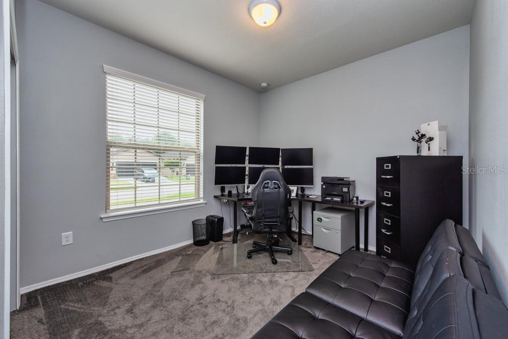 Listing photo id 15 for 1942 Trillium Boulevard