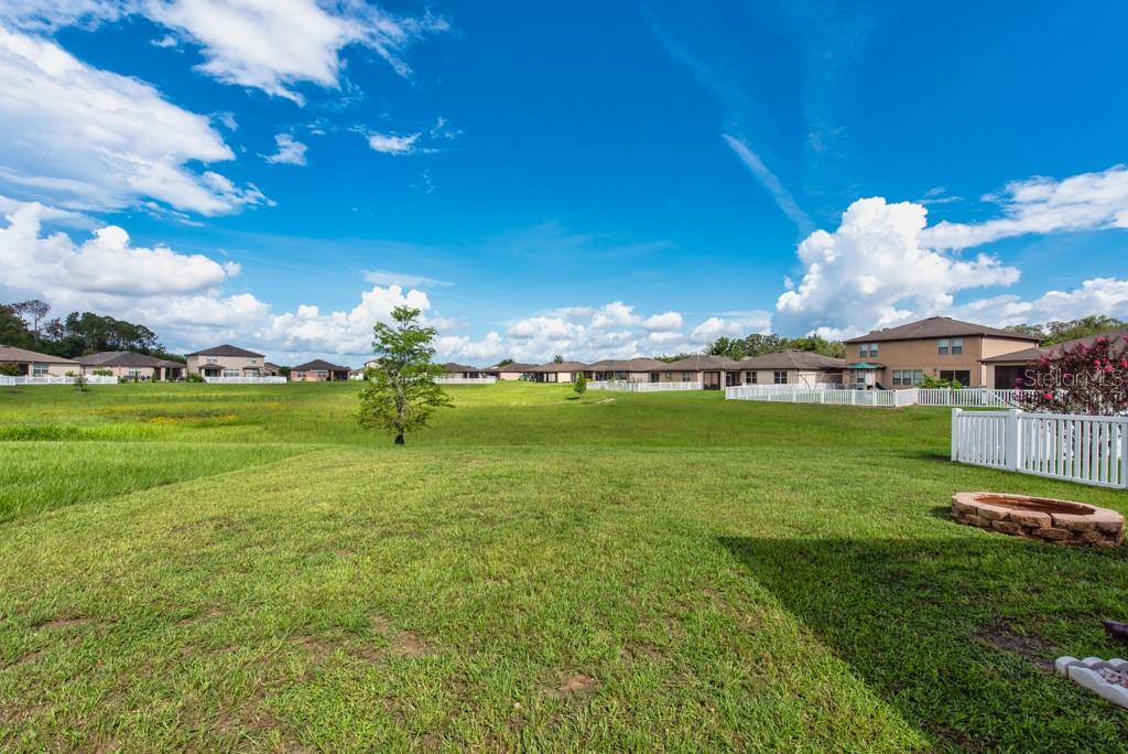 Listing photo id 21 for 1942 Trillium Boulevard