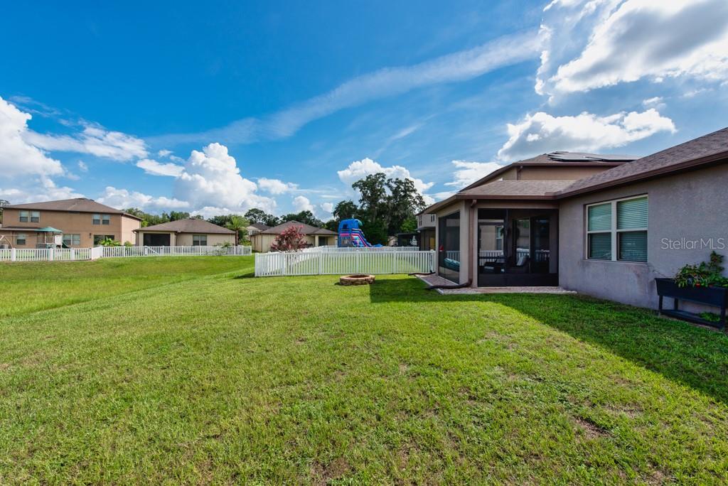 Listing photo id 22 for 1942 Trillium Boulevard