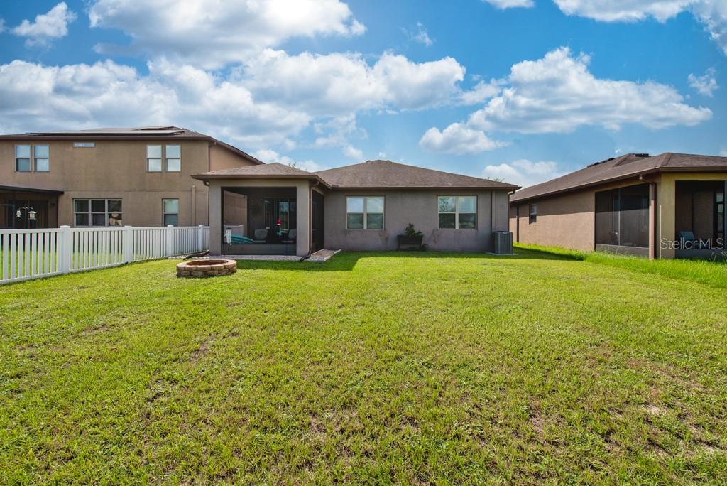 Listing photo id 23 for 1942 Trillium Boulevard