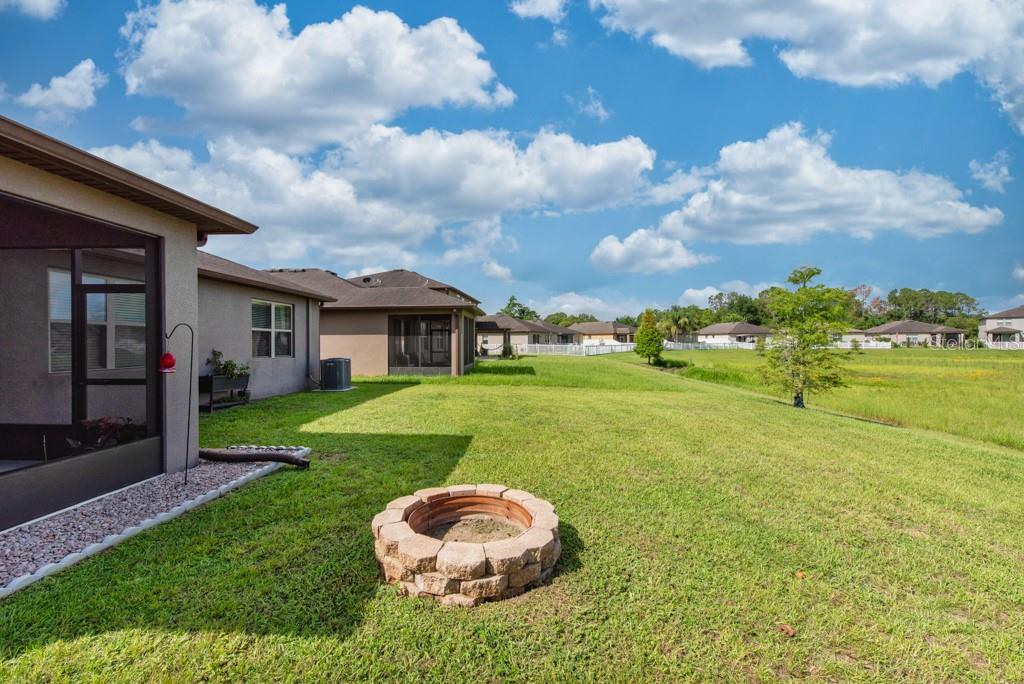 Listing photo id 24 for 1942 Trillium Boulevard