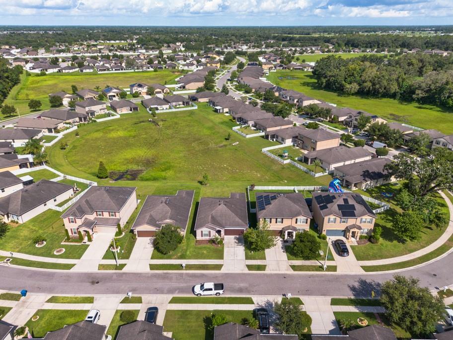 Listing photo id 28 for 1942 Trillium Boulevard