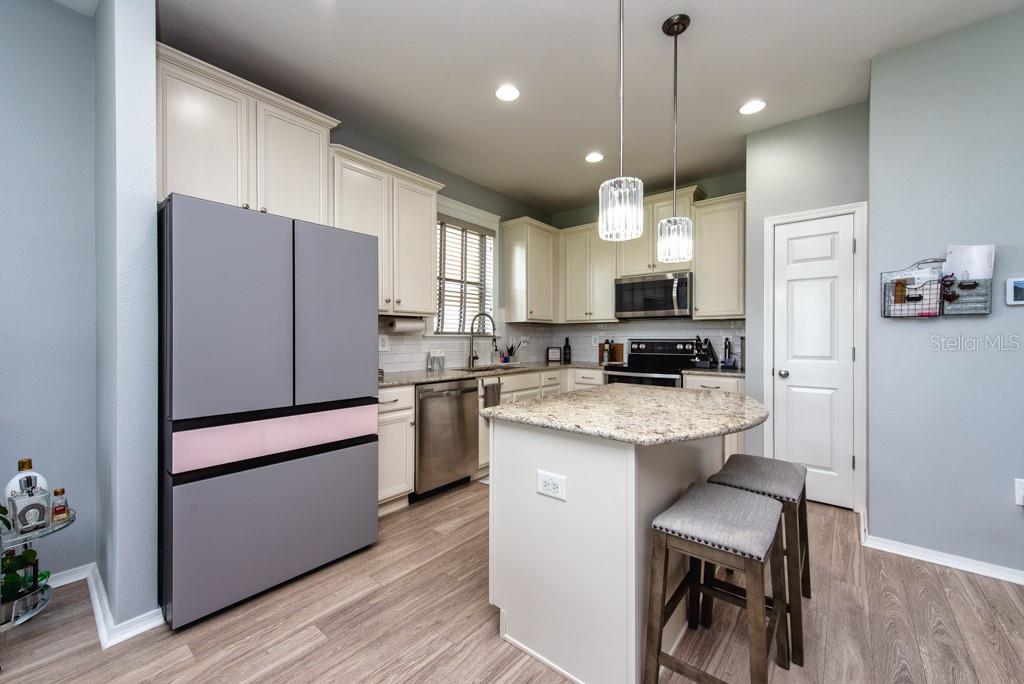 Listing photo id 5 for 1942 Trillium Boulevard