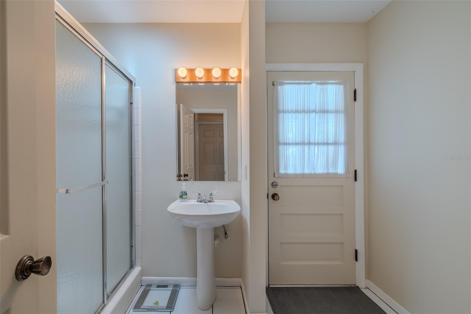 Image 39 of 61 For 1302 Ivywood Drive