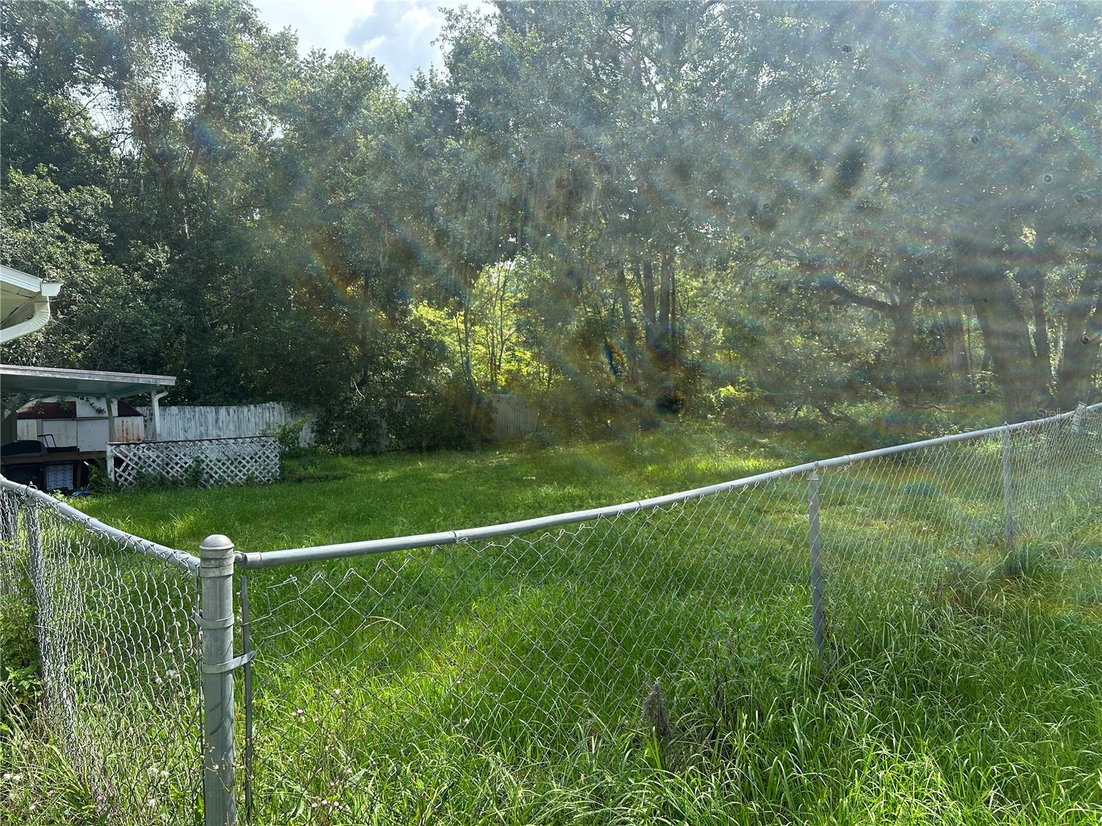 Listing photo id 3 for 610 Iris Street