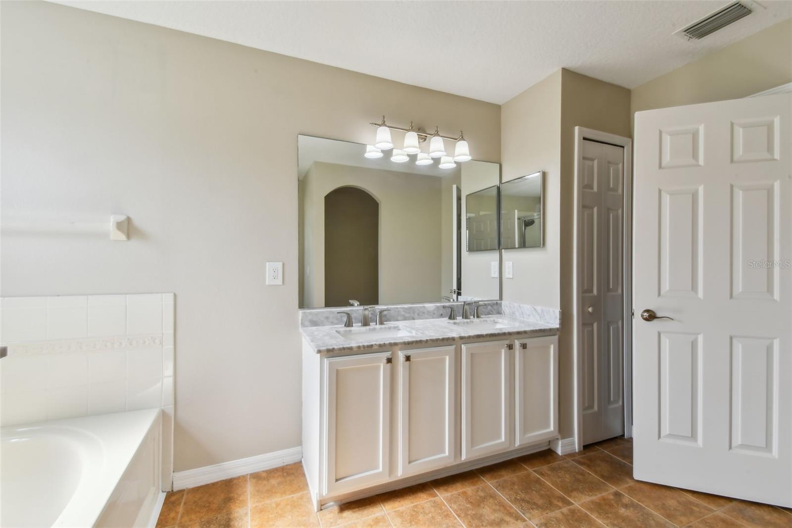 Image 76 of 90 For 7842 Carriage Pointe Drive