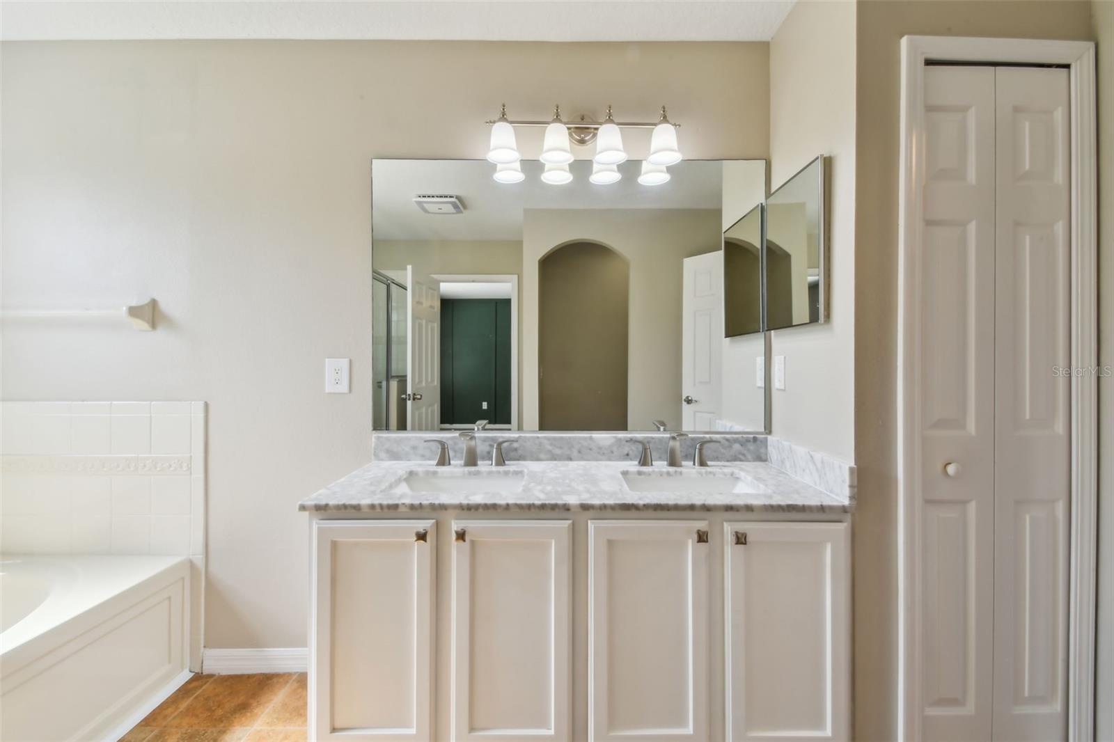 Image 82 of 90 For 7842 Carriage Pointe Drive