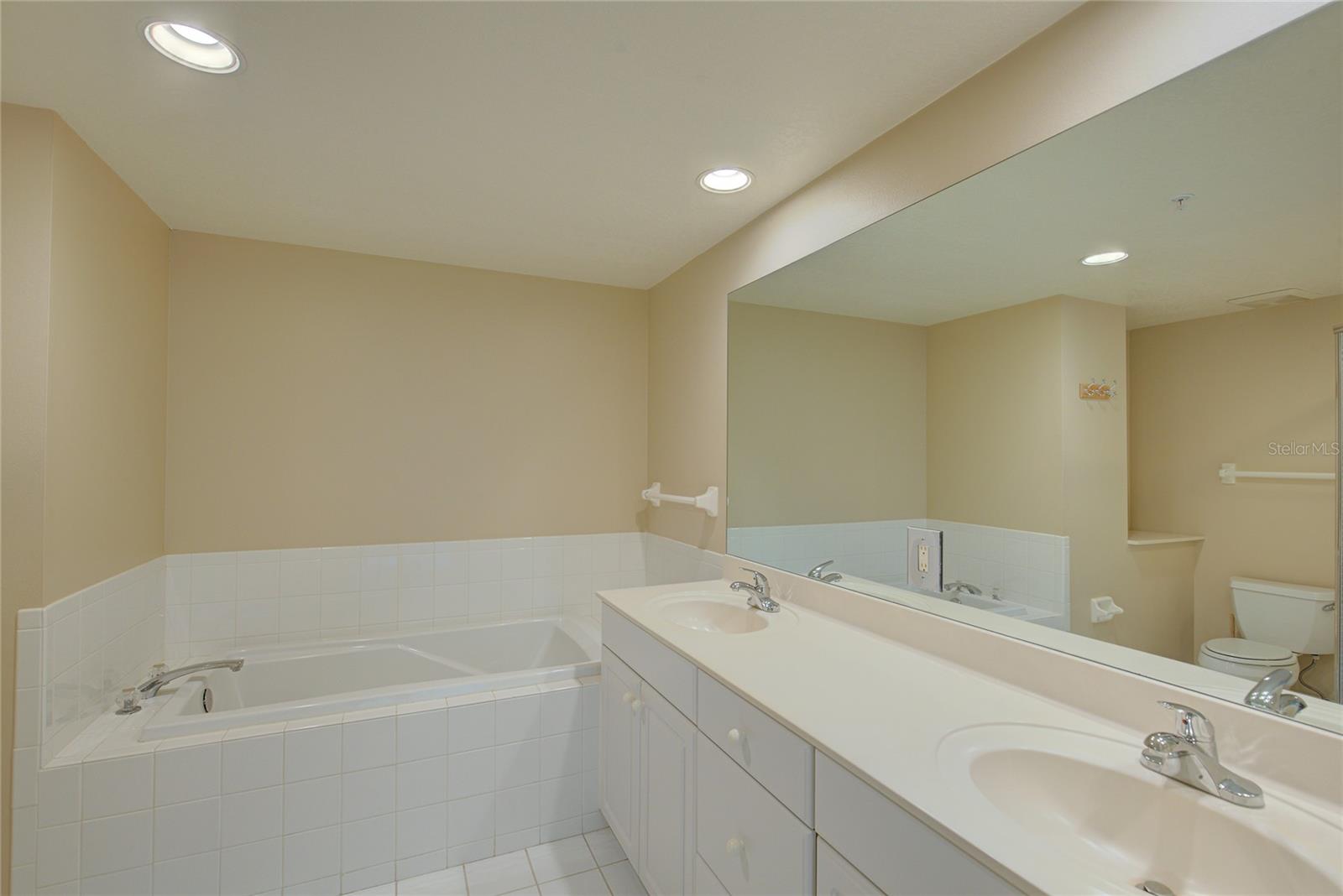 Image 30 of 41 For 1170 Gulf Boulevard 1803